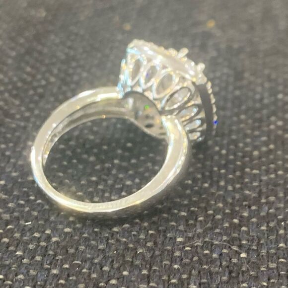 Gorgeous engagement or right hand ring . Size 7 . Rhodium plated. Cluster silver - Picture 3 of 6